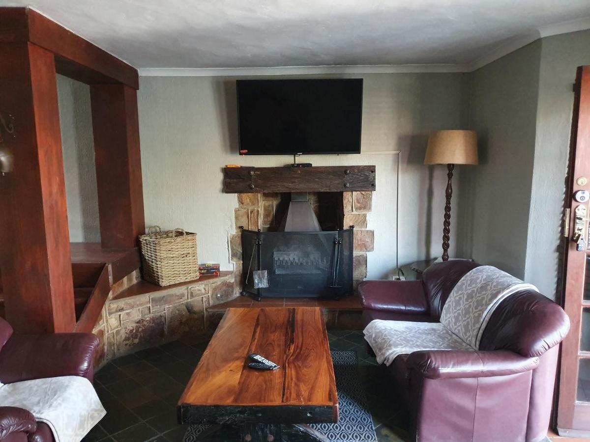 Villa Alm-Ue à Dullstroom Extérieur photo